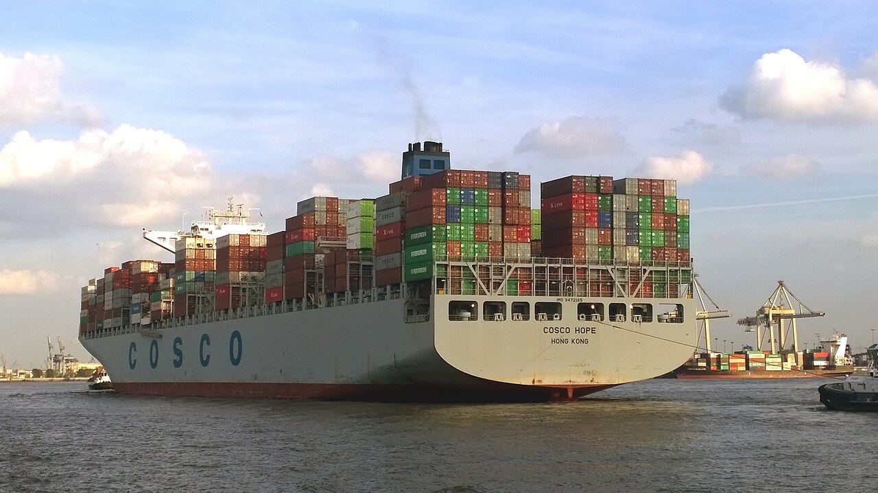 Container ship Cosco Hope in Port of Hamburg in October 2014