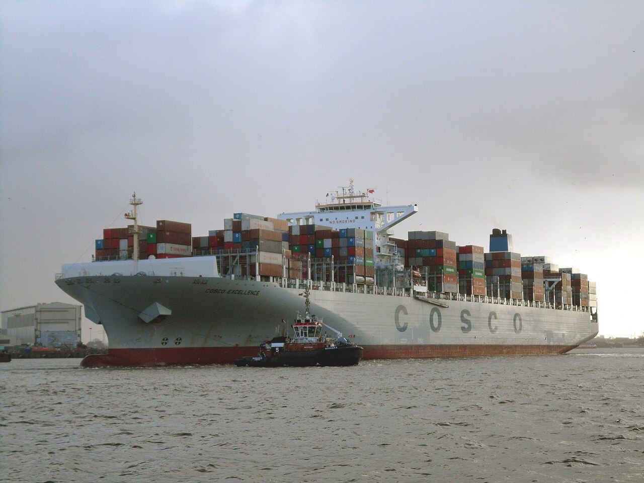 Container ship Cosco Excellence income in the port of Hamburg on 12 January 2014