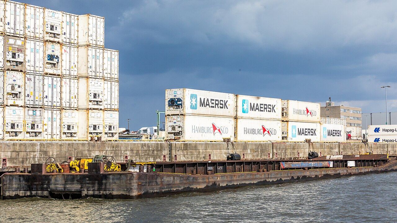 Leichter ENI 04031970. Container von Maersk und Hamburg Süd, O’Swaldkai, Hafen Hamburg-9248